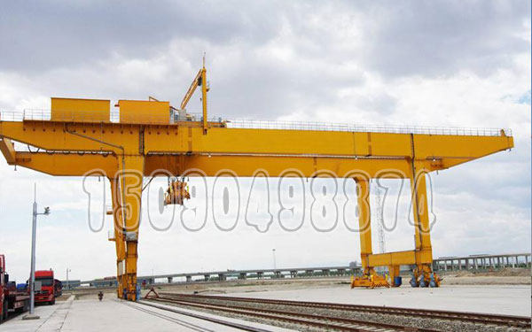 35吨轨道式集装箱吊机
